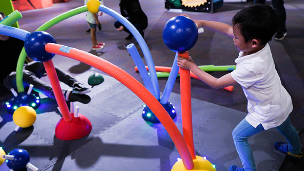 Molecule Forest. By: Mika Munch, Chris Chen, Kelsie Belan. Is an interactive, immersive environment where kids can create molecule structures larger than life.